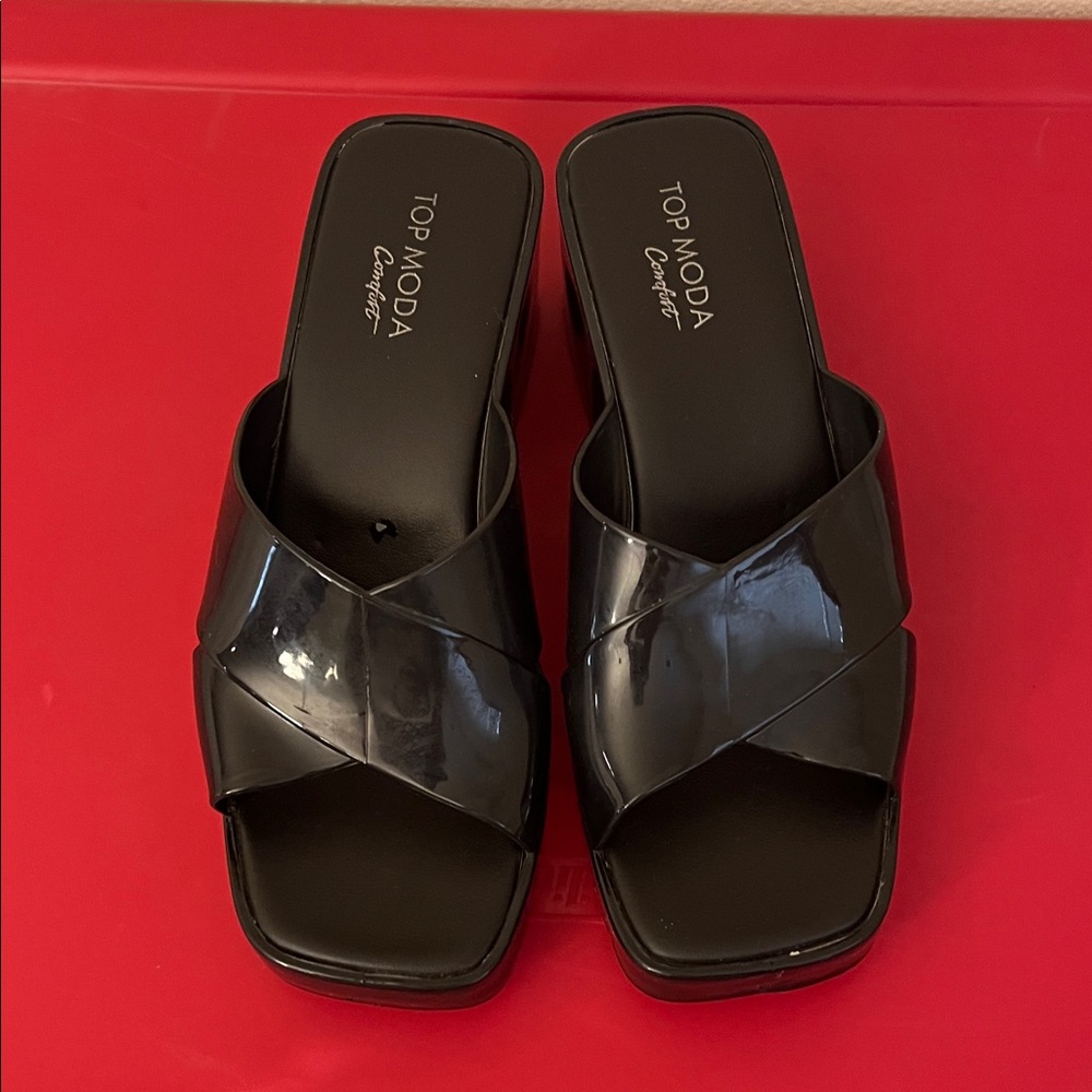TOP Moda Glossy Black Mules